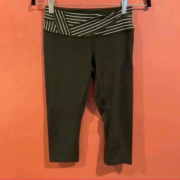 Lululemon Cropped Pants - Picture 1 of 7